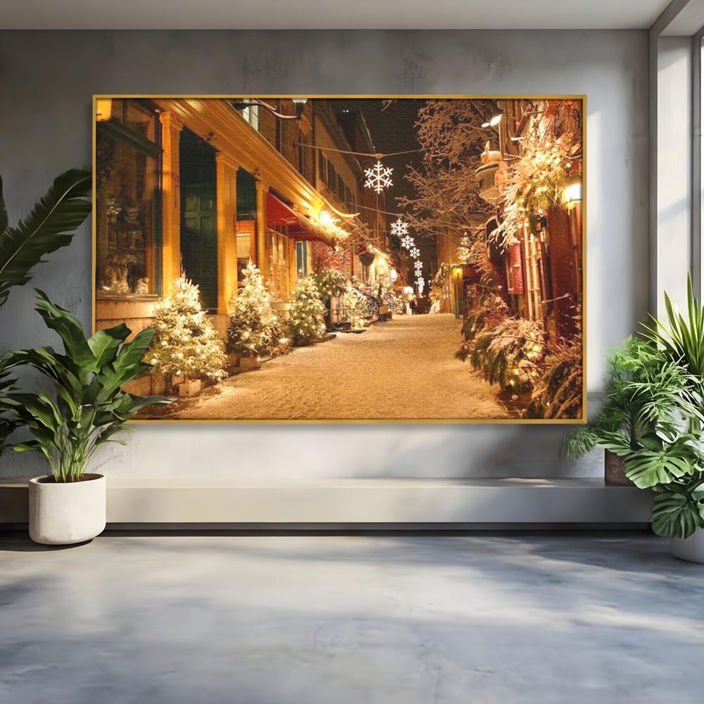 Tablou canvas cu strada ingusta impodobita de craciun, in rama de aluminiu auriu