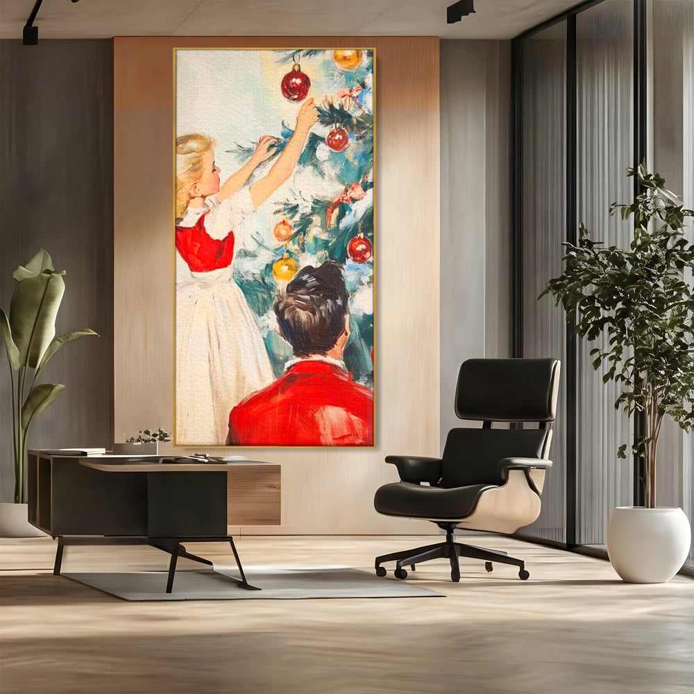 Tablou canvas cu pictura cu fetita impodobind bradul, in rama de aluminiu auriu, pe perete intr-un birou