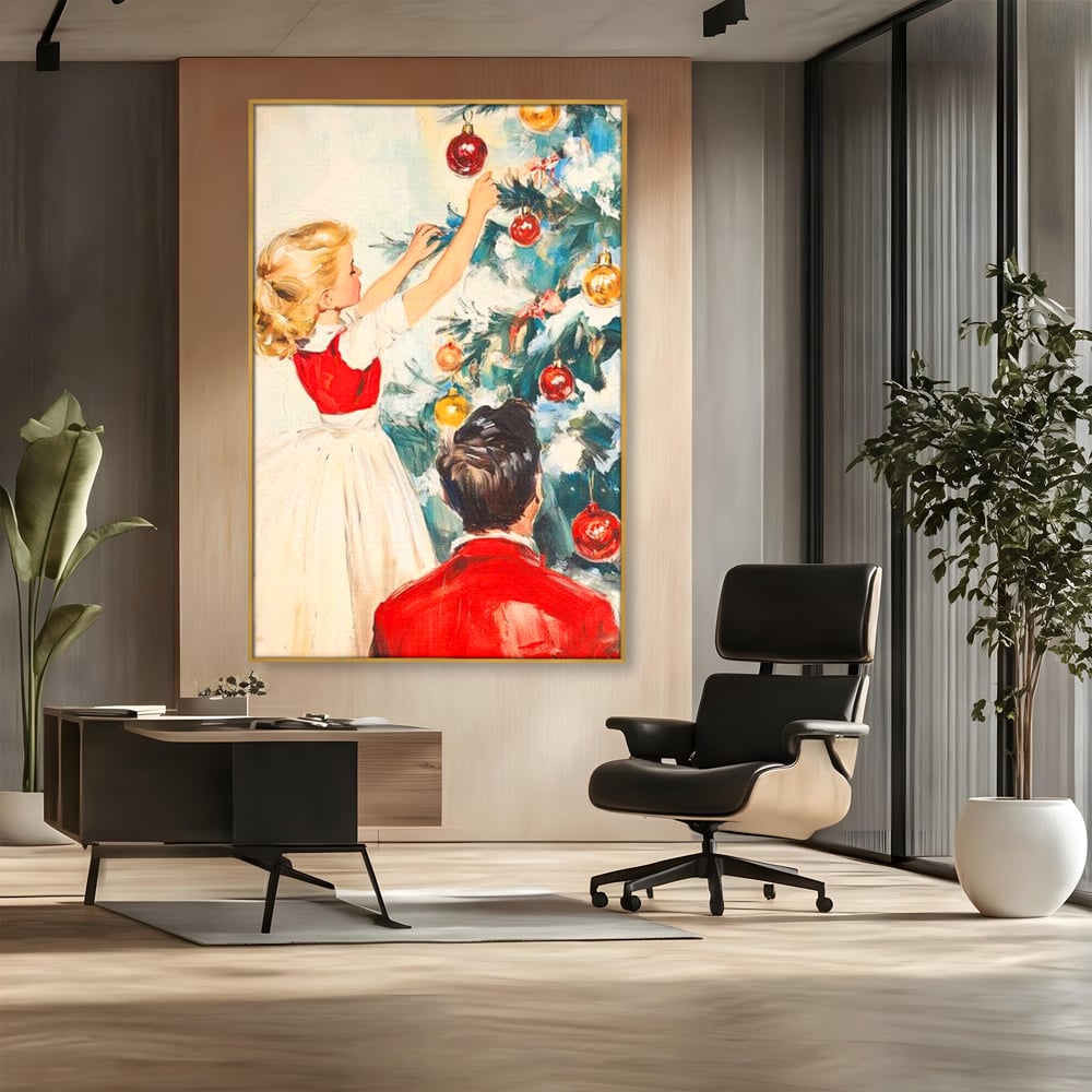 Tablou canvas cu pictura cu fetita impodobind bradul, in rama de aluminiu auriu, pe perete intr-un birou