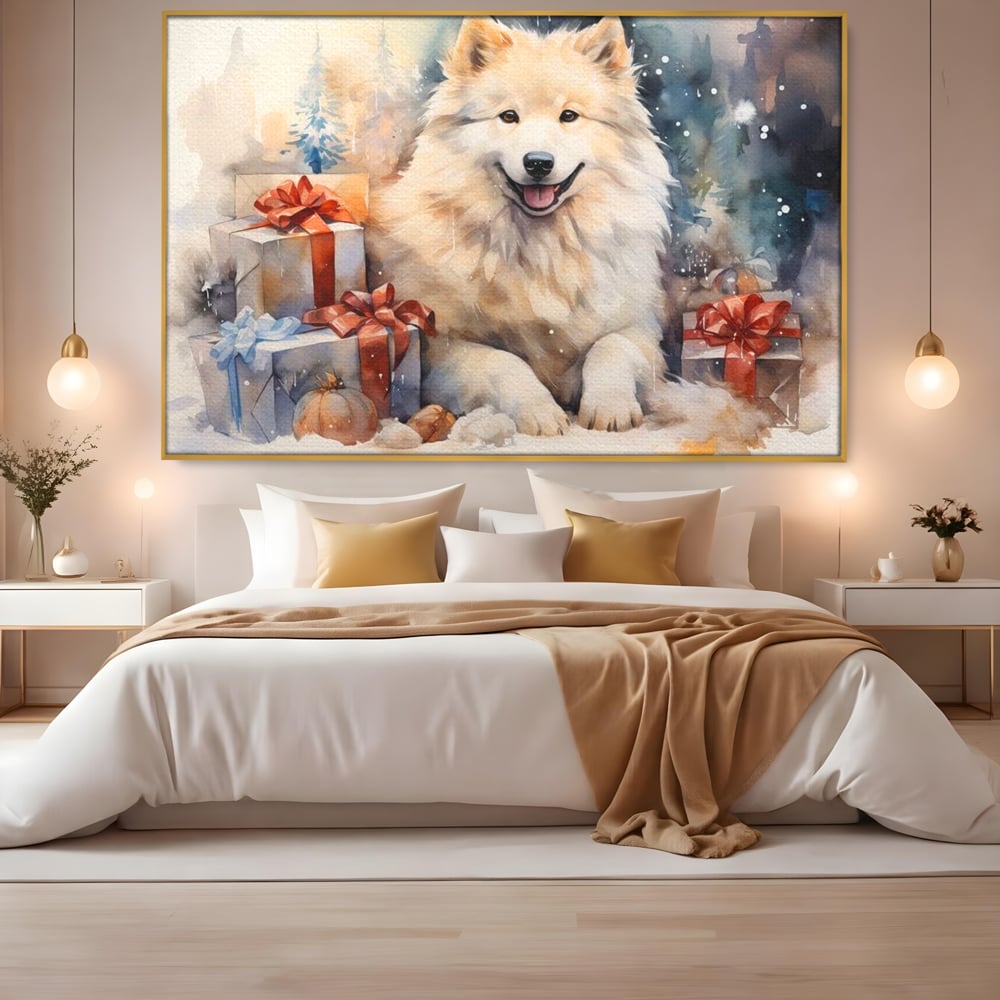 Tablou canvas cu tablou cu caine samoyed si cadouri de craciun, in rama de aluminiu auriu, pe perete intr-un dormitor