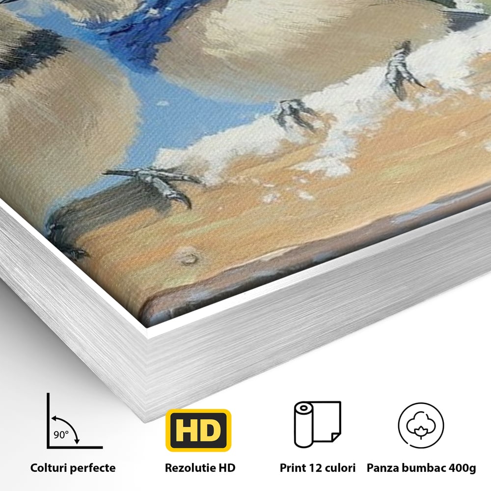 Detaliu al suprafetei: tablou canvas cu trei vrabiute cu caciulite de iarna, in rama de aluminiu argintiu
