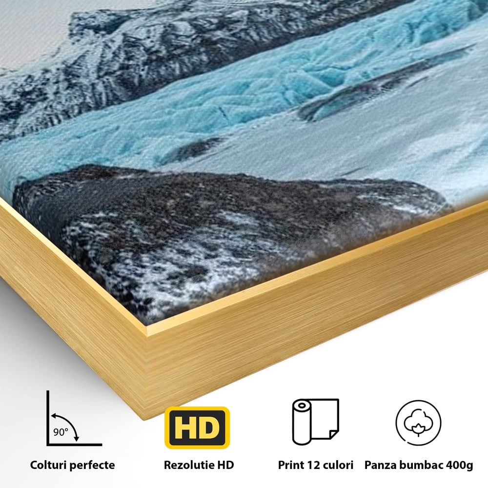 Detaliu al suprafetei: tablou canvas cu peisaj glaciar, in rama de aluminiu auriu