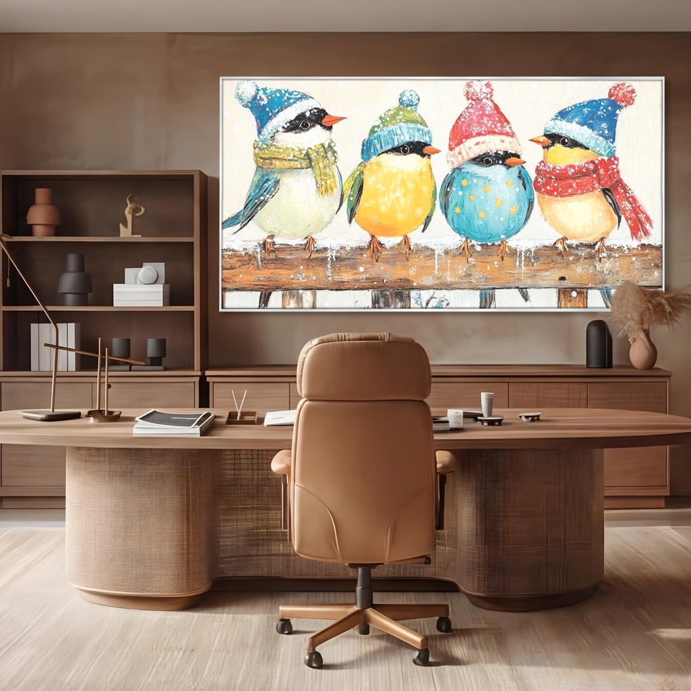 Tablou canvas cu tablou canvas cu vrabiute colorate in iarna, in rama de aluminiu argintiu, pe perete intr-un birou