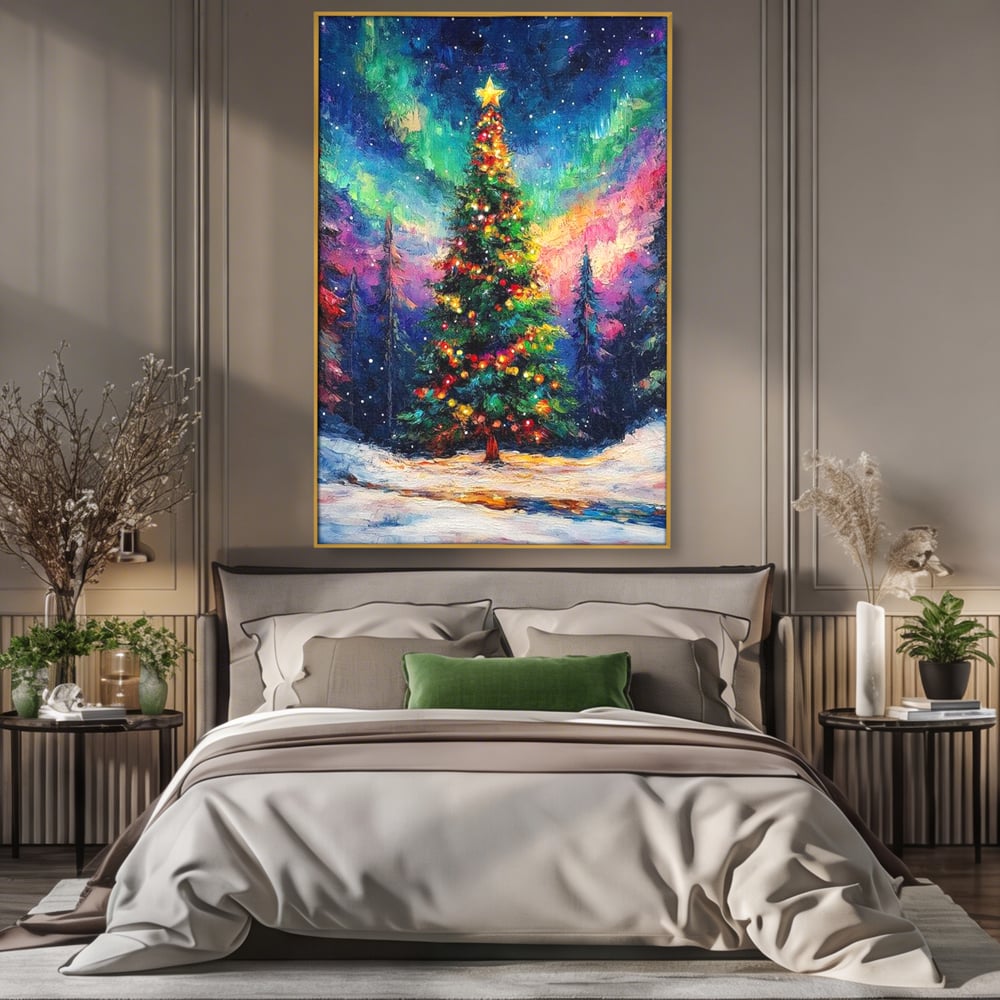 Tablou canvas cu tablou canvas cu brad de craciun si aurora boreala, in rama de aluminiu auriu, pe perete intr-un dormitor