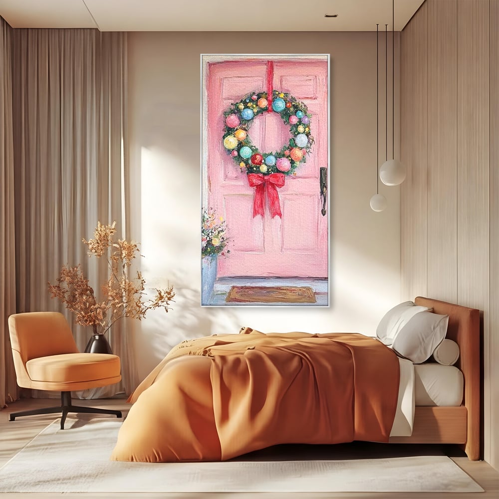 Tablou canvas cu pictura cu usa roz si coronita de craciun, in rama de aluminiu argintiu, pe perete intr-un dormitor