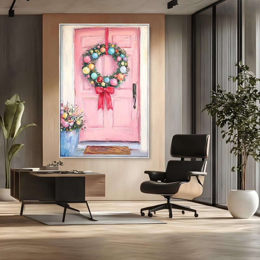 Tablou canvas cu pictura cu usa roz si coronita de craciun, in rama de aluminiu argintiu, pe perete intr-un birou
