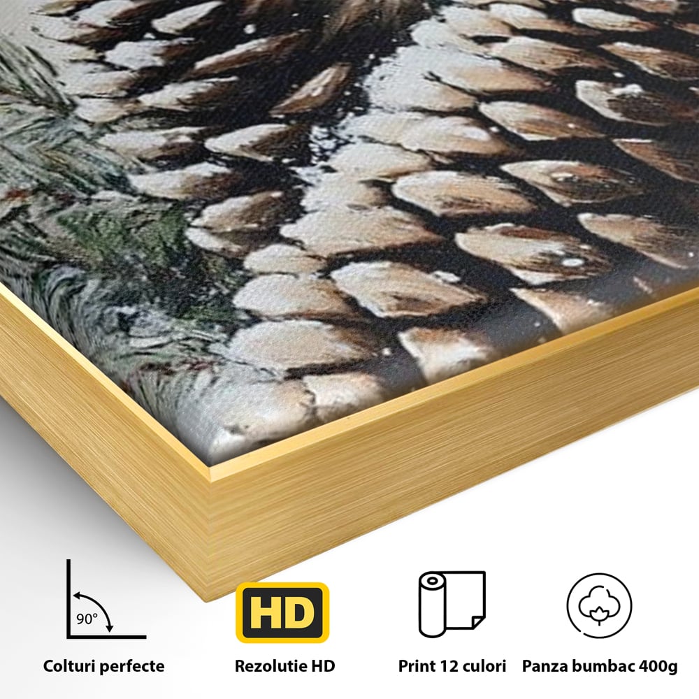 Detaliu al suprafetei: pictura cu conuri de brad si bobite rosii, in rama de aluminiu auriu