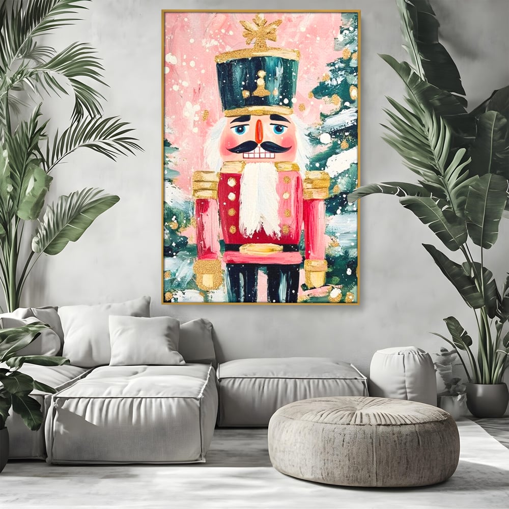 Tablou canvas cu pictura cu spargator de nuci, in rama de aluminiu auriu, pe perete intr-un living