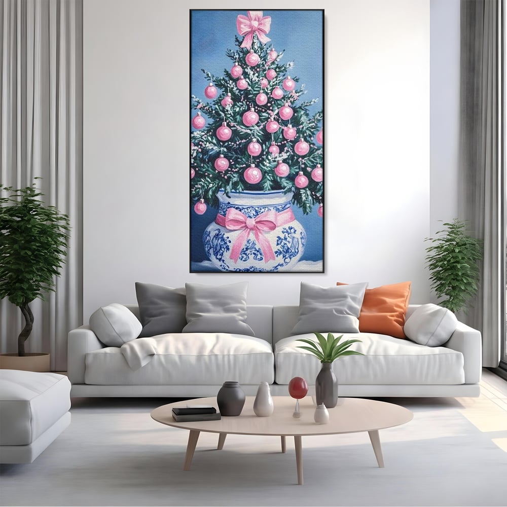Tablou canvas cu pictura cu brad de craciun in vaza, in rama de aluminiu negru, pe perete intr-un living