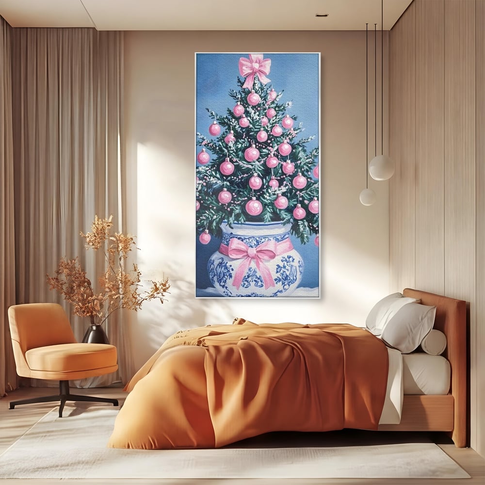 Tablou canvas cu pictura cu brad de craciun in vaza, in rama de aluminiu argintiu, pe perete intr-un dormitor