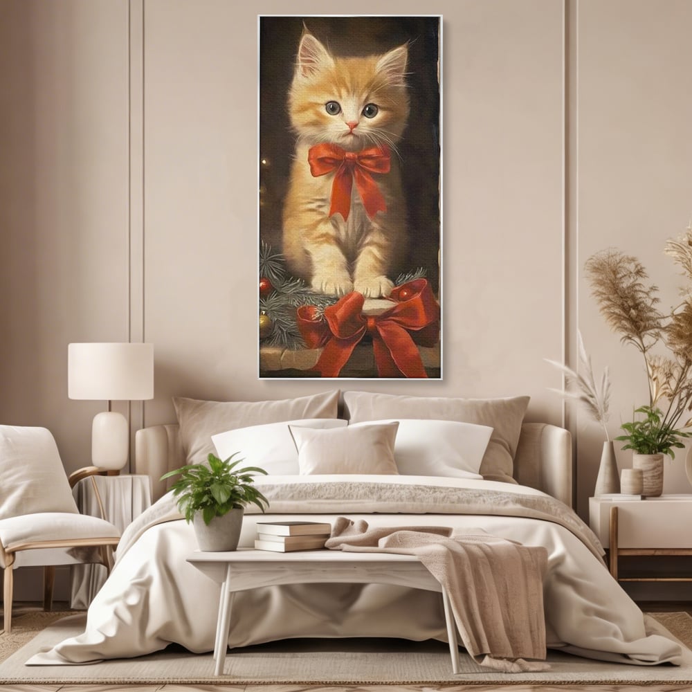 Tablou canvas cu tablou canvas cu pisoi si funda rosie, in rama de aluminiu argintiu, pe perete intr-un dormitor