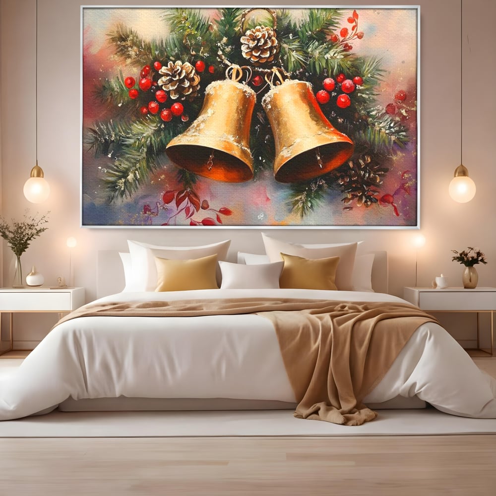 Tablou canvas cu tablou canvas cu clopotei aurii si conuri, in rama de aluminiu argintiu, pe perete intr-un dormitor