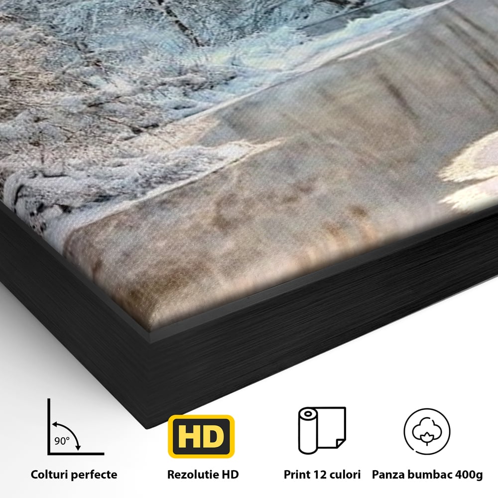 Detaliu al suprafetei: tablou canvas cu peisaj de iarna pe rau, in rama de aluminiu negru
