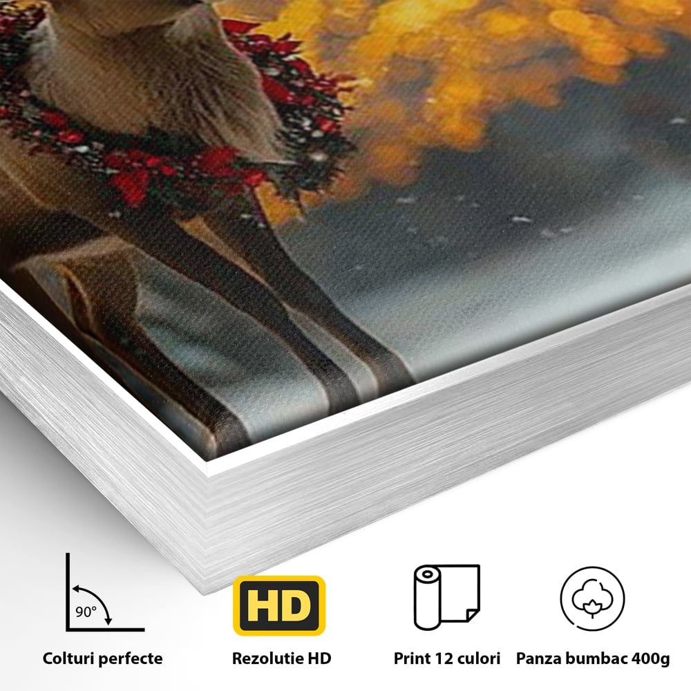 Detaliu al suprafetei: tablou canvas cu ren festiv inzapezit, in rama de aluminiu argintiu
