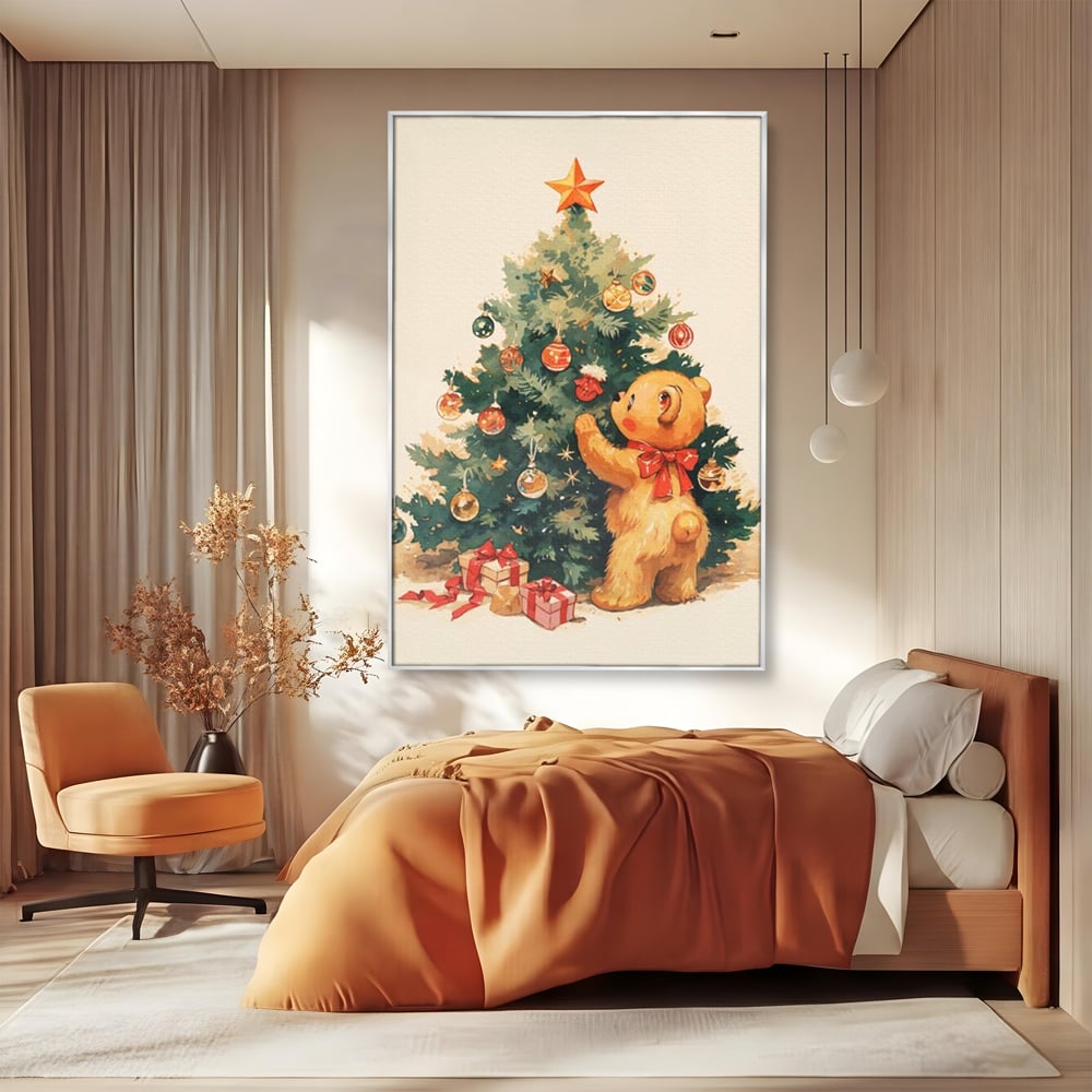 Tablou canvas cu ilustratie cu ursulet si brad de craciun, in rama de aluminiu argintiu, pe perete intr-un dormitor