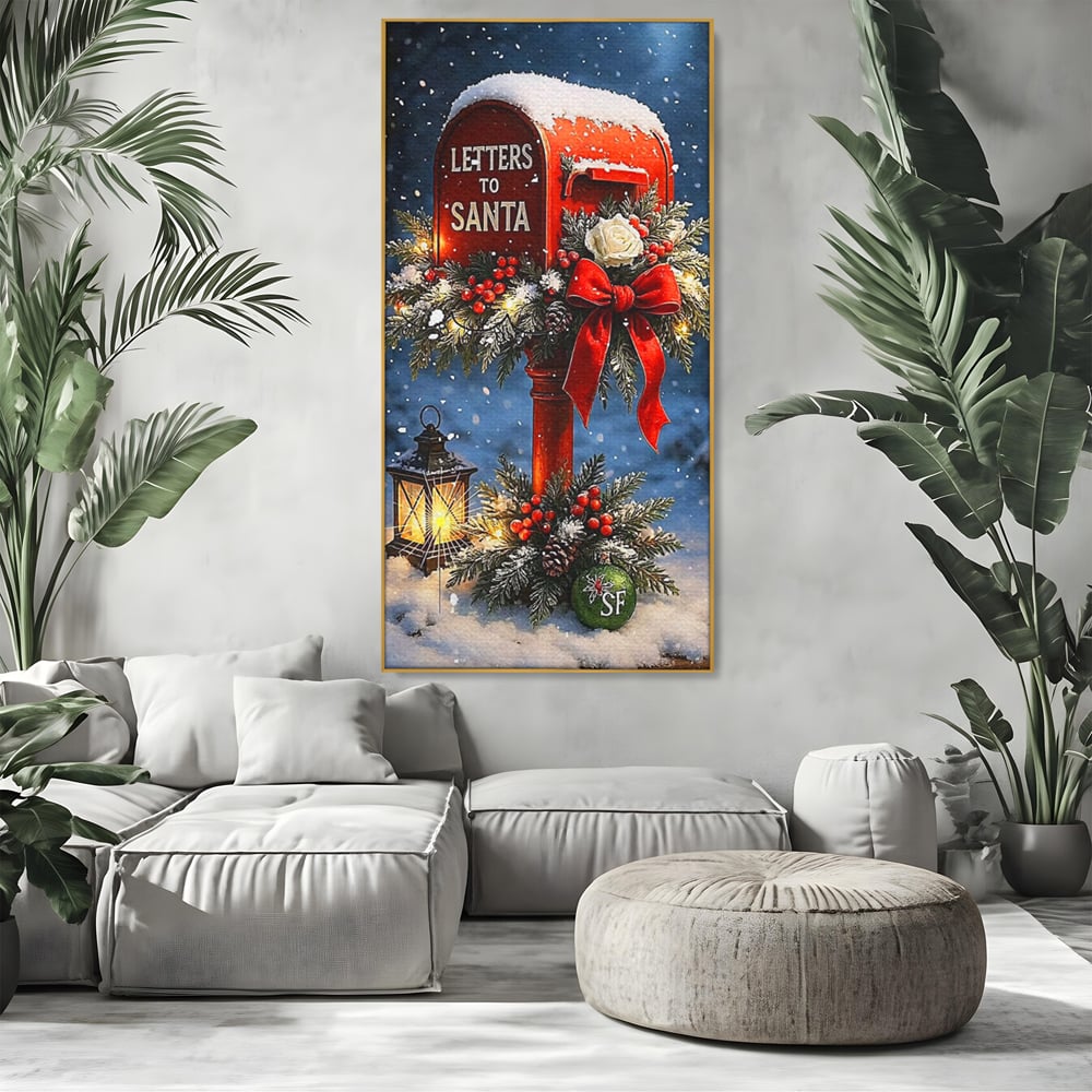 Tablou canvas cu tablou canvas cu cutie postala rosie pentru mos craciun, in rama de aluminiu auriu, pe perete intr-un living
