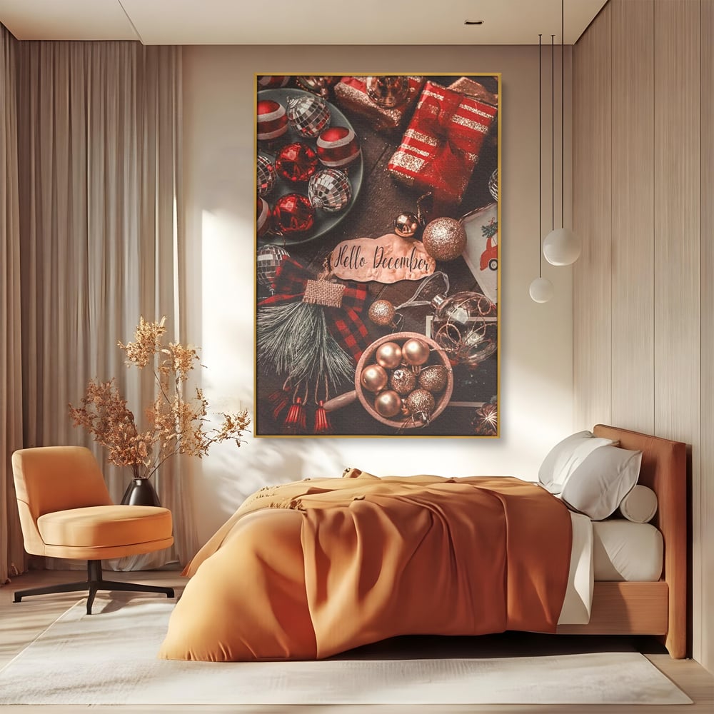 Tablou canvas cu tablou canvas cu globuri si cadouri, in rama de aluminiu auriu, pe perete intr-un dormitor