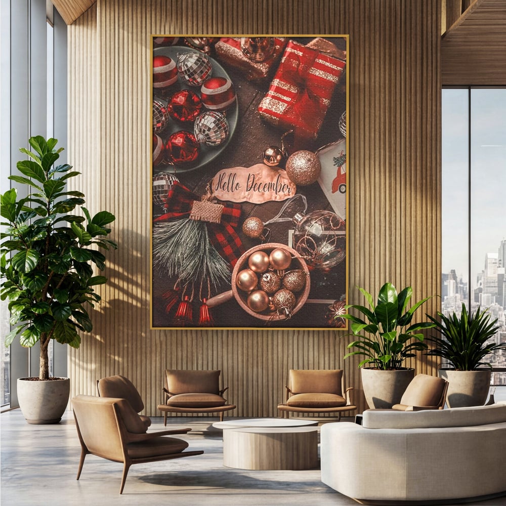 Tablou canvas cu tablou canvas cu globuri si cadouri, in rama de aluminiu auriu, pe perete intr-un birou