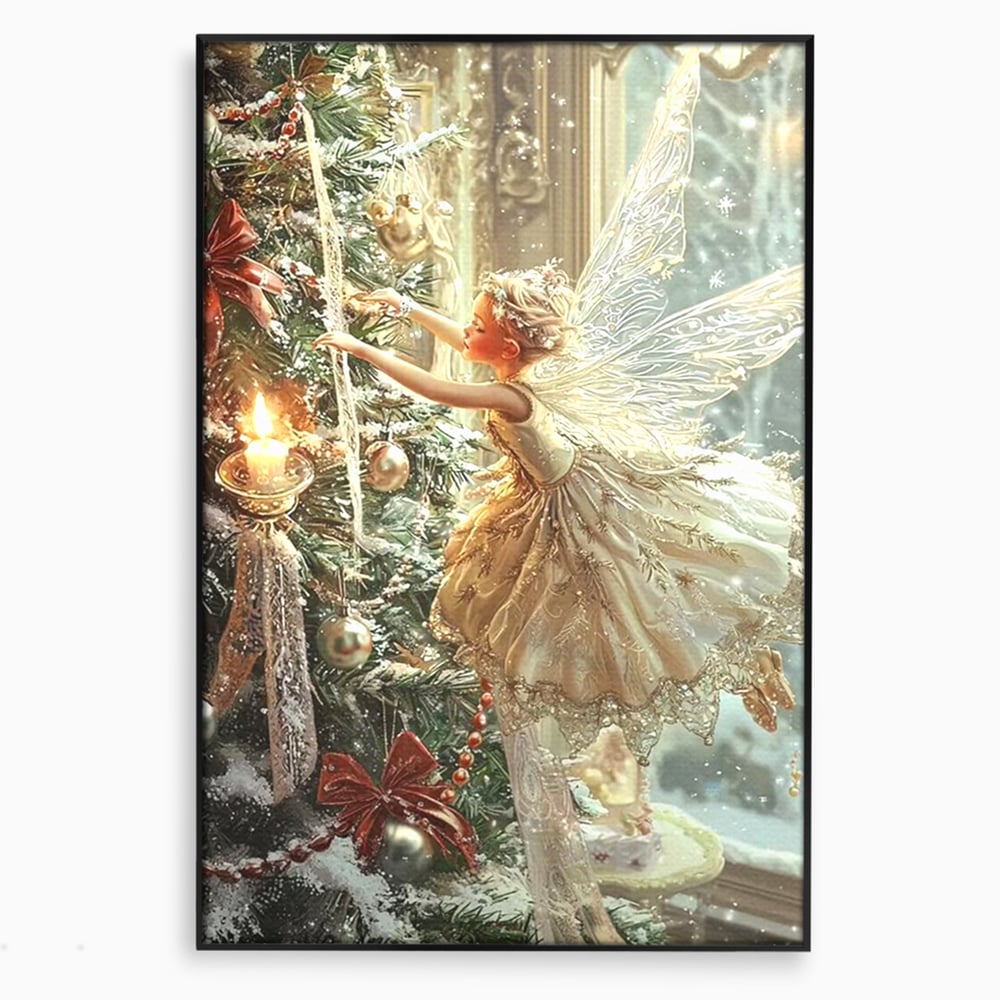 Tablou canvas cu pictura cu zana printre crengile bradului, in rama de aluminiu negru