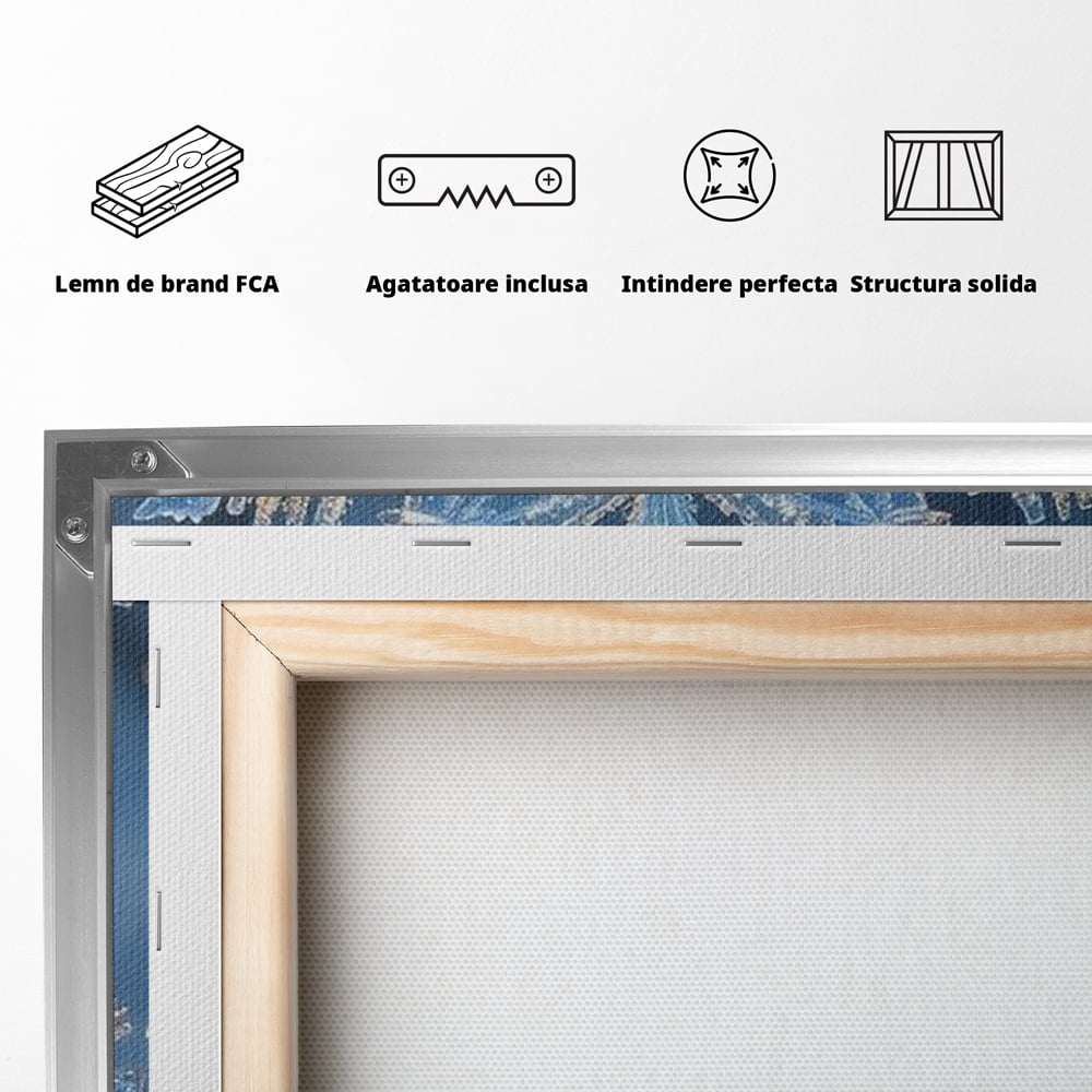 Spatele produsului, cu sasiu din lemn, capse metalice si agatatoare