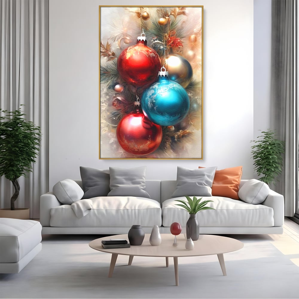 Tablou canvas cu tablou canvas cu globuri de craciun, in rama de aluminiu auriu, pe perete intr-un living