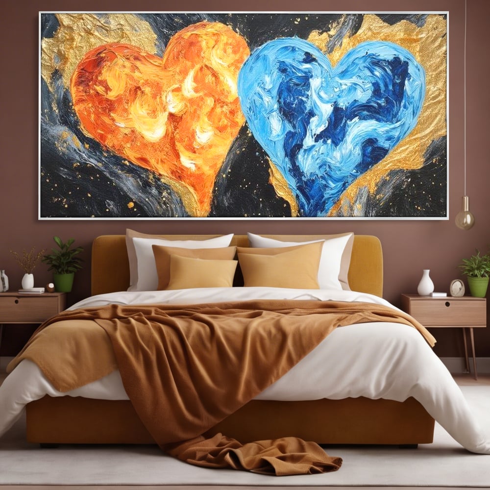 Tablou canvas cu pictura cu doua inimi simbolice, in rama de aluminiu argintiu, pe perete intr-un dormitor