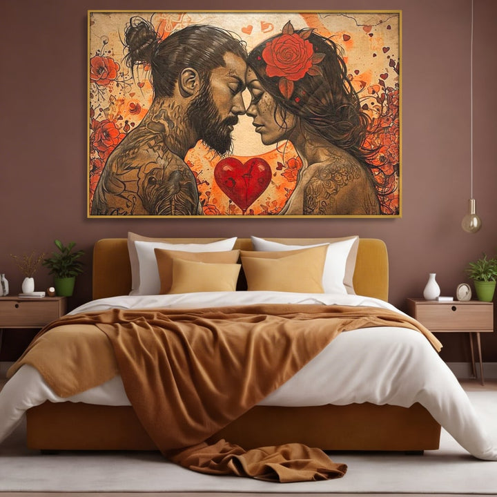 Tablou canvas cu tablou canvas cu un cuplu cu tatuaje si trandafir rosu, in rama de aluminiu auriu, pe perete intr-un dormitor