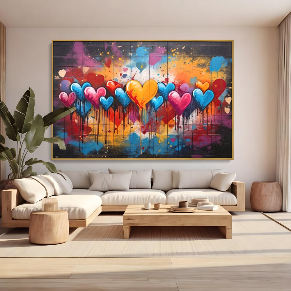 Tablou canvas cu tablou canvas cu inimi colorate, in rama de aluminiu auriu, pe perete intr-un living