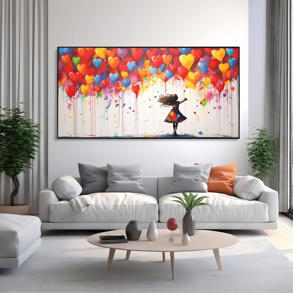 Tablou canvas cu tablou canvas cu fetita si baloane inima, in rama de aluminiu negru, pe perete intr-un living