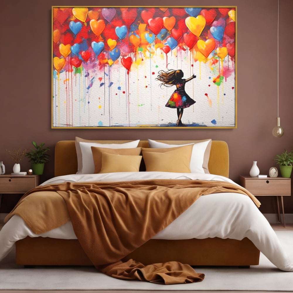 Tablou canvas cu tablou canvas cu fetita si baloane inima, in rama de aluminiu auriu, pe perete intr-un dormitor