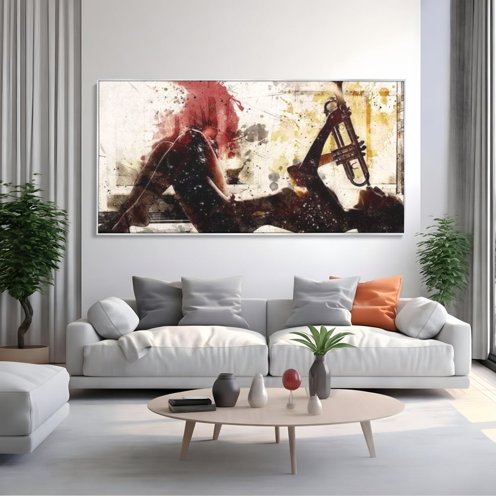 Tablou canvas cu tablou canvas cu silueta si trompeta, in rama de aluminiu argintiu, pe perete intr-un living