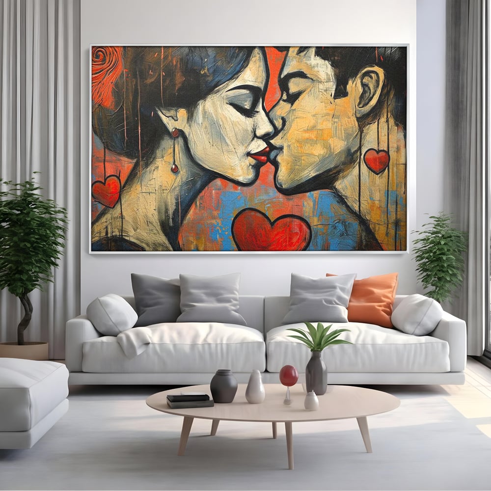Tablou canvas cu tablou canvas cu sarut pasional, in rama de aluminiu argintiu, pe perete intr-un living