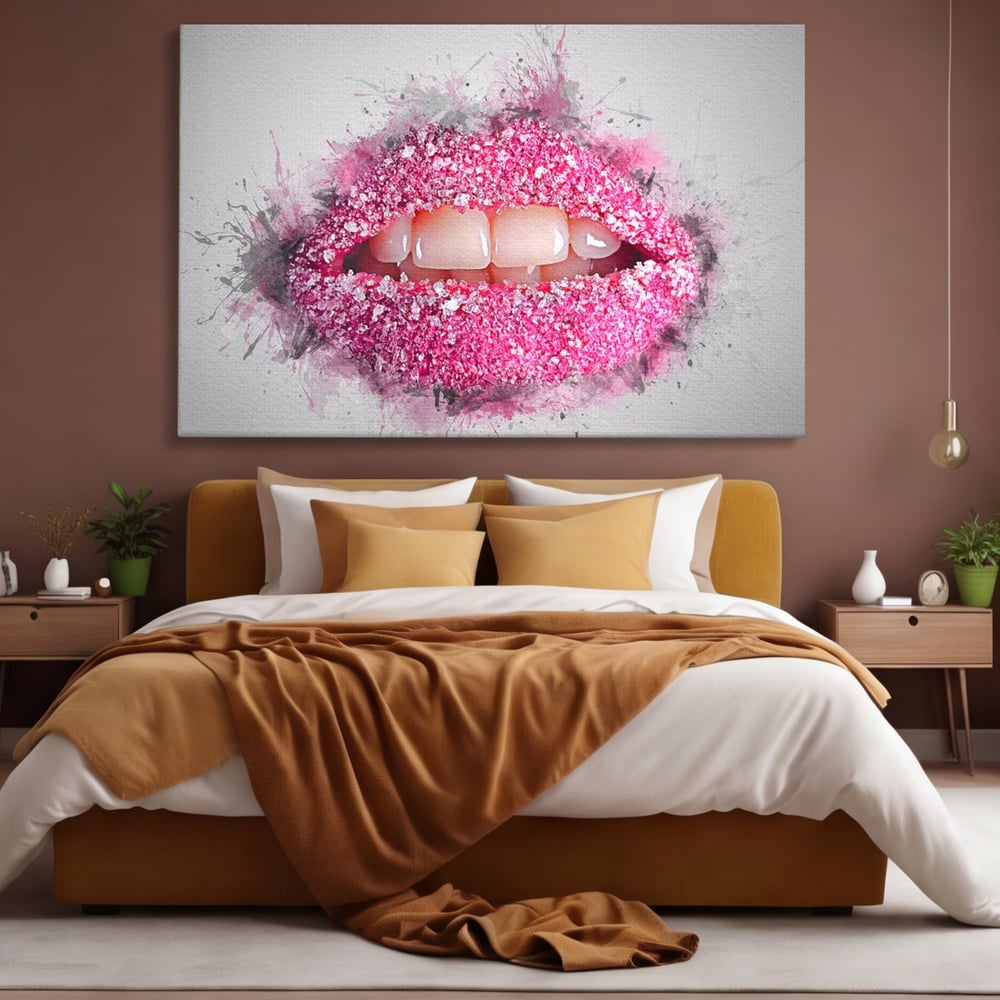 Tablou canvas cu buze acoperite cu cristale roz, fara rama, pe sasiu de lemn, pe perete intr-un dormitor