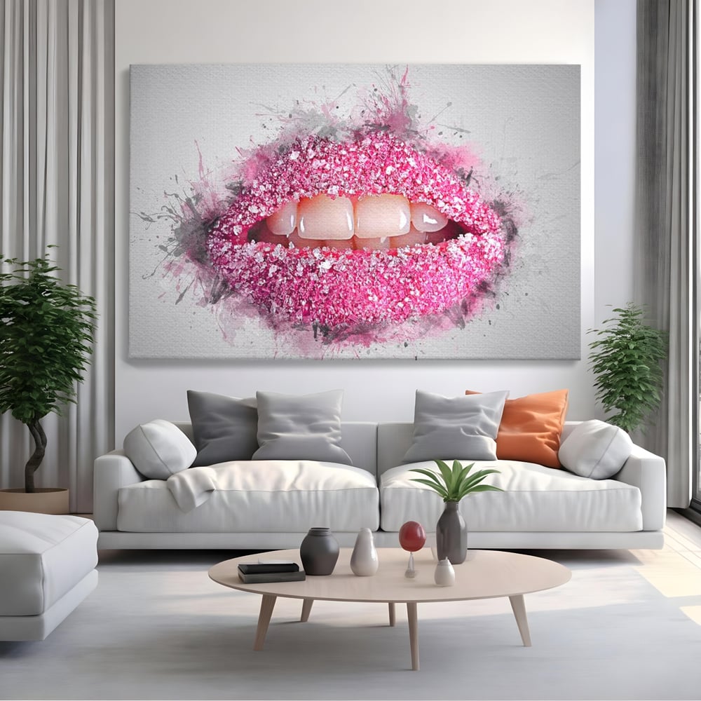Tablou canvas cu buze acoperite cu cristale roz, fara rama, pe sasiu de lemn, pe perete intr-un living