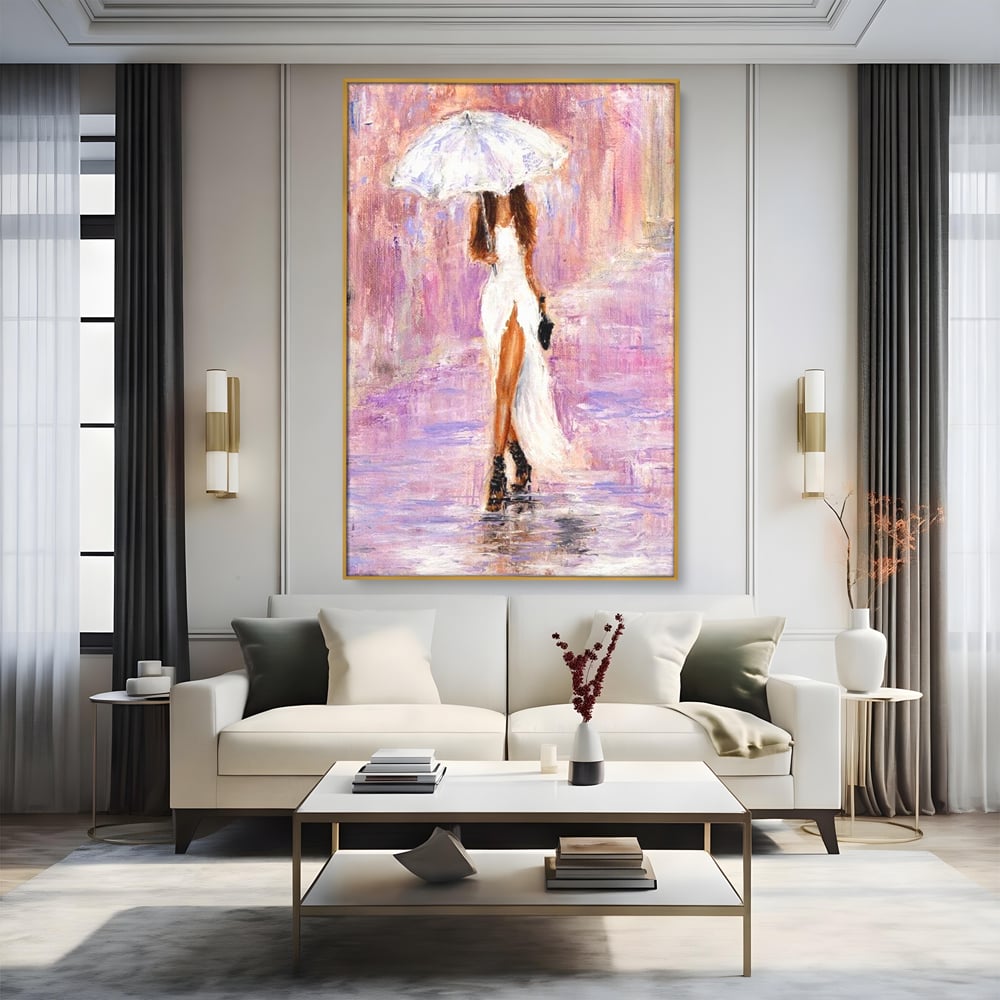 Tablou canvas cu pictura cu femeie si umbrela alba, in rama de aluminiu auriu, pe perete intr-un living
