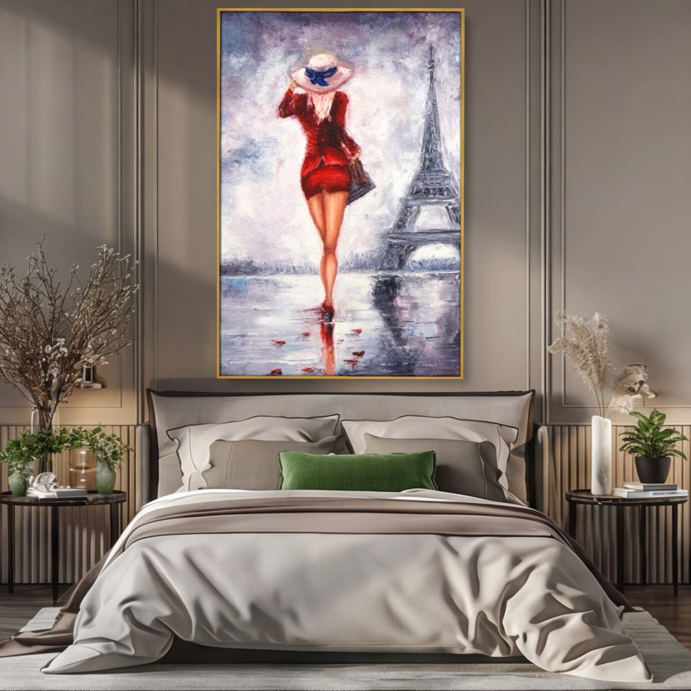 Tablou canvas cu pictura cu femeie in rochie rosie, in rama de aluminiu auriu, pe perete intr-un dormitor