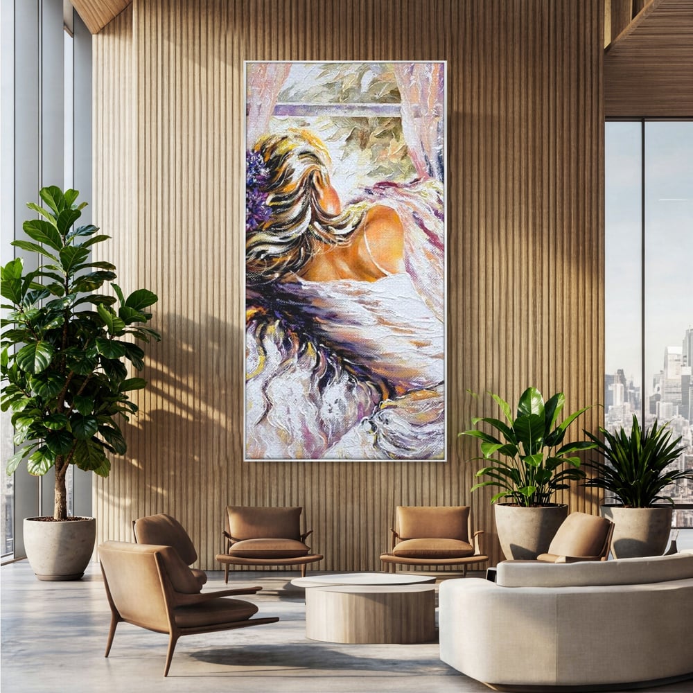 Tablou canvas cu tablou canvas cu femeie privind pe fereastra, in rama de aluminiu argintiu, pe perete intr-un birou