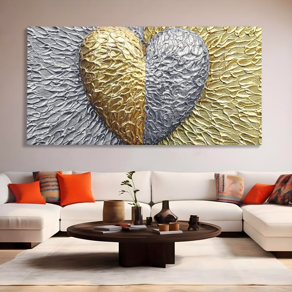 Tablou canvas cu tablou abstract cu inima aurie si argintie, fara rama, pe sasiu de lemn, pe perete intr-un living