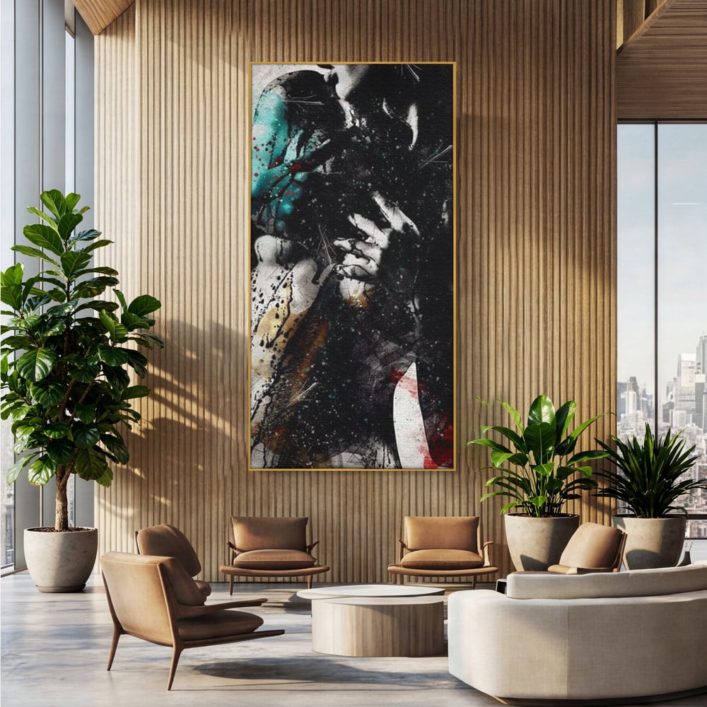 Tablou canvas cu tablou canvas cu silueta feminina si culori abstracte, in rama de aluminiu auriu, pe perete intr-un birou