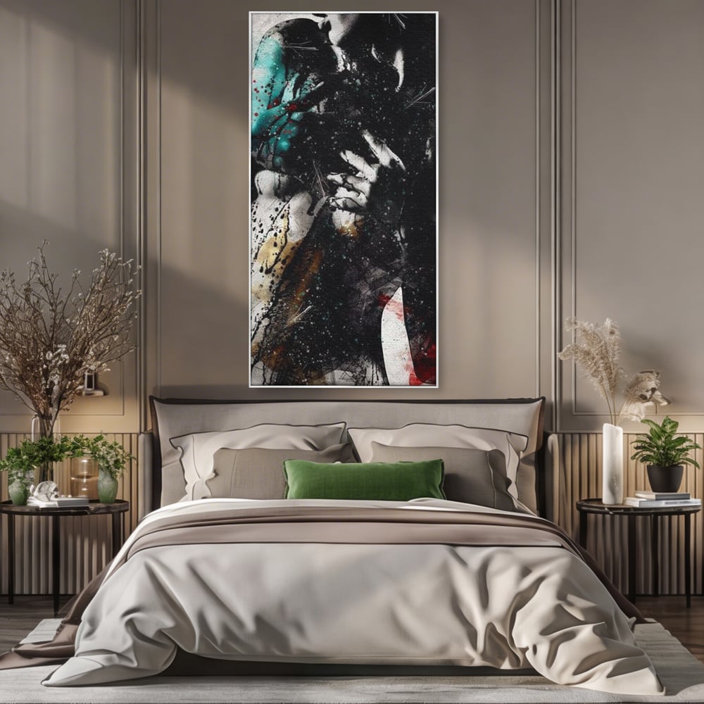 Tablou canvas cu tablou canvas cu silueta feminina si culori abstracte, in rama de aluminiu argintiu, pe perete intr-un dormitor