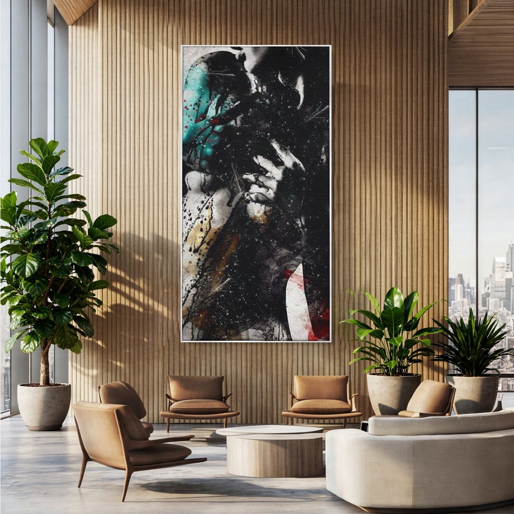 Tablou canvas cu tablou canvas cu silueta feminina si culori abstracte, in rama de aluminiu argintiu, pe perete intr-un birou