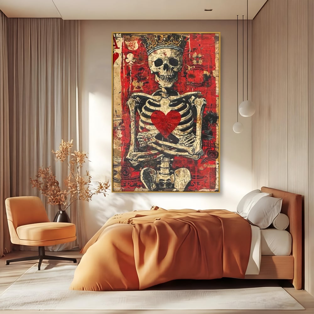 Tablou canvas cu tablou canvas cu schelet purtand coroana, in rama de aluminiu auriu, pe perete intr-un dormitor