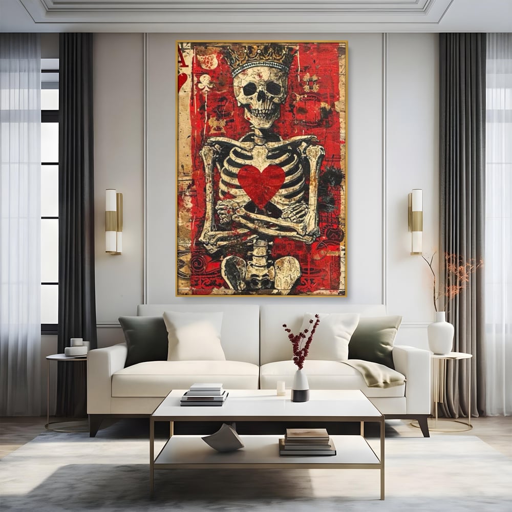 Tablou canvas cu tablou canvas cu schelet purtand coroana, in rama de aluminiu auriu, pe perete intr-un living