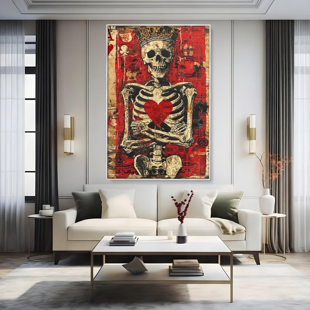 Tablou canvas cu tablou canvas cu schelet purtand coroana, in rama de aluminiu argintiu, pe perete intr-un living