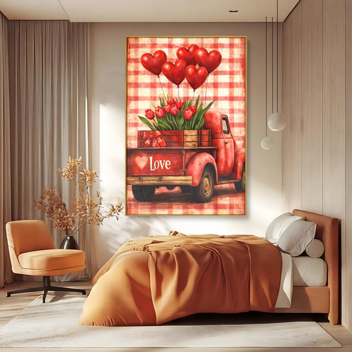Tablou canvas cu tablou canvas cu un camion rosu vintage, in rama de aluminiu auriu, pe perete intr-un dormitor