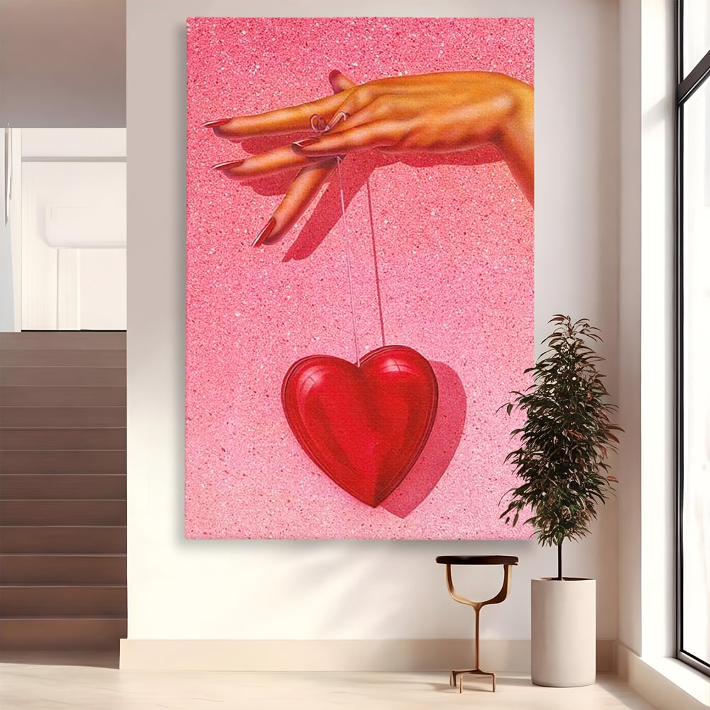 Tablou canvas cu ilustratie cu mana care tine o inima rosie, fara rama, pe sasiu de lemn