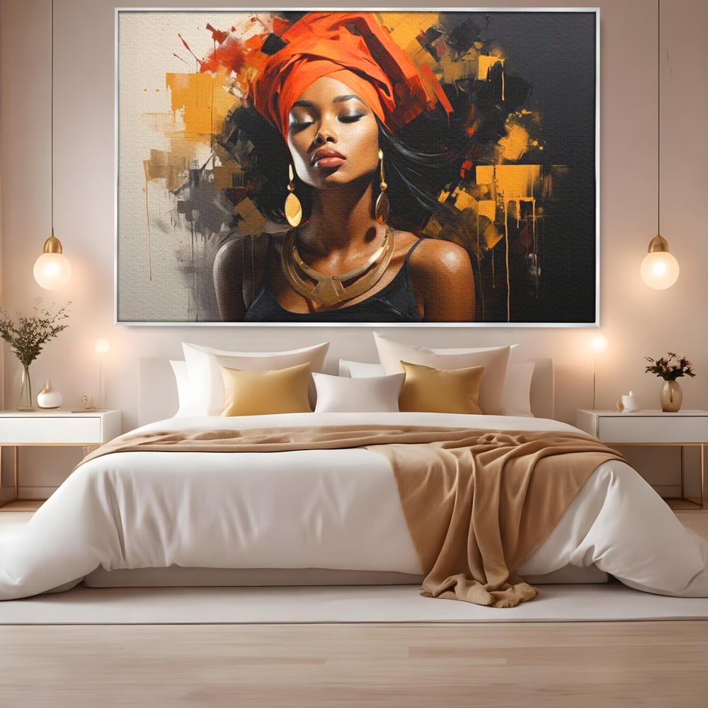 Tablou canvas cu tablou canvas cu femeie si turban, in rama de aluminiu argintiu, pe perete intr-un dormitor