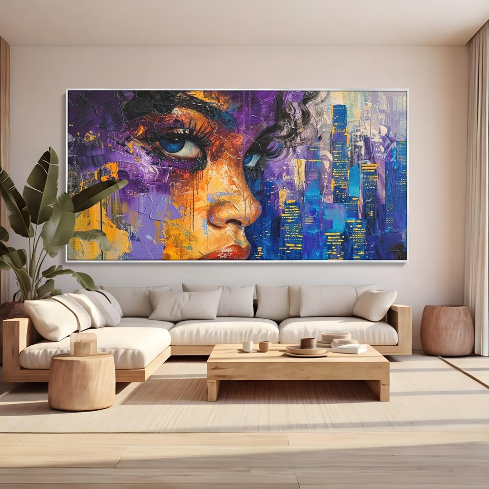 Tablou canvas cu pictura digitala cu profil de femeie, in rama de aluminiu argintiu, pe perete intr-un living