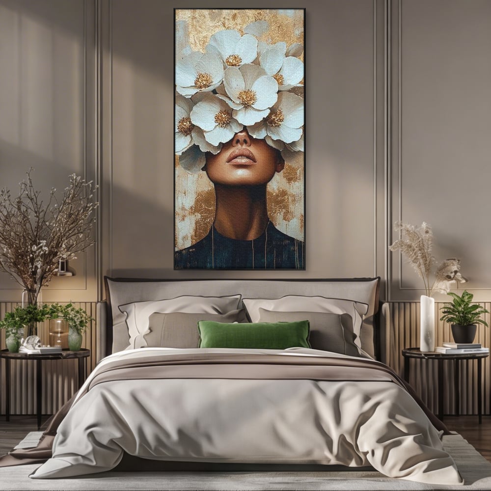 Tablou canvas cu tablou canvas portret feminin cu flori, in rama de aluminiu negru, pe perete intr-un dormitor