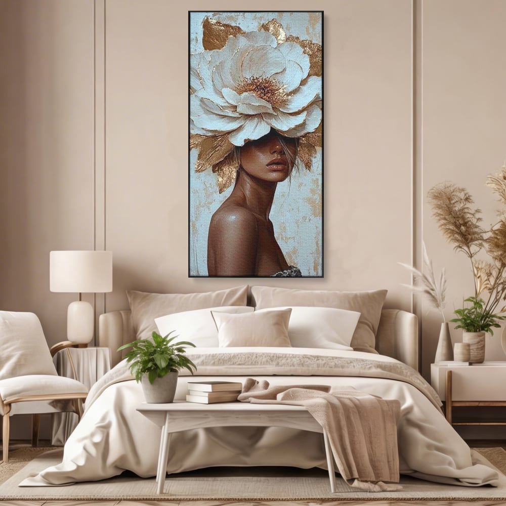 Tablou canvas cu tablou canvas cu portret si floare aurie, in rama de aluminiu negru, pe perete intr-un dormitor
